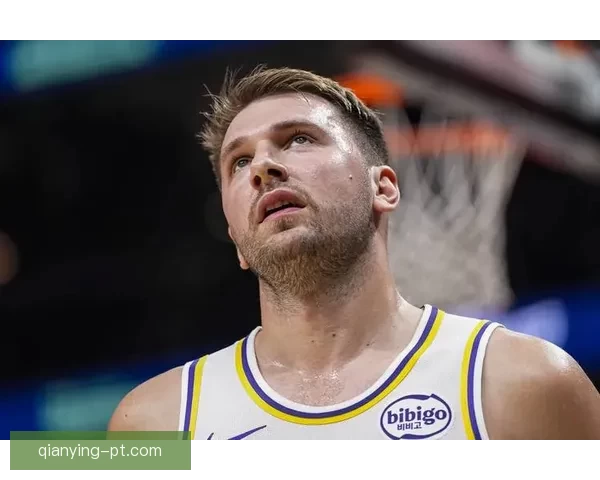 亚历山大赛季四十次三十分压制东契奇领跑全联盟